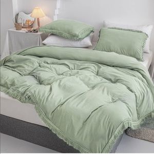 NEW GREEN Tassel Duvet Set -NEW